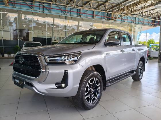 TOYOTA HILUX 2.8 D-4D TURBO DIESEL CD SRX 4X4 AUTOMÁTICO